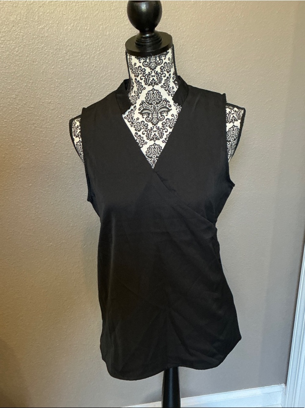 Classic Black V-Neck Sleeveless Camisole Size S